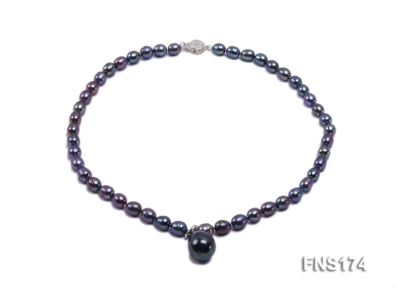 8*10mm black rice freshwater pearl single necklace with black mabe pendant