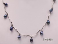Gold-plated Metal Chain Necklace Dotted with Black Freshwater Pearl