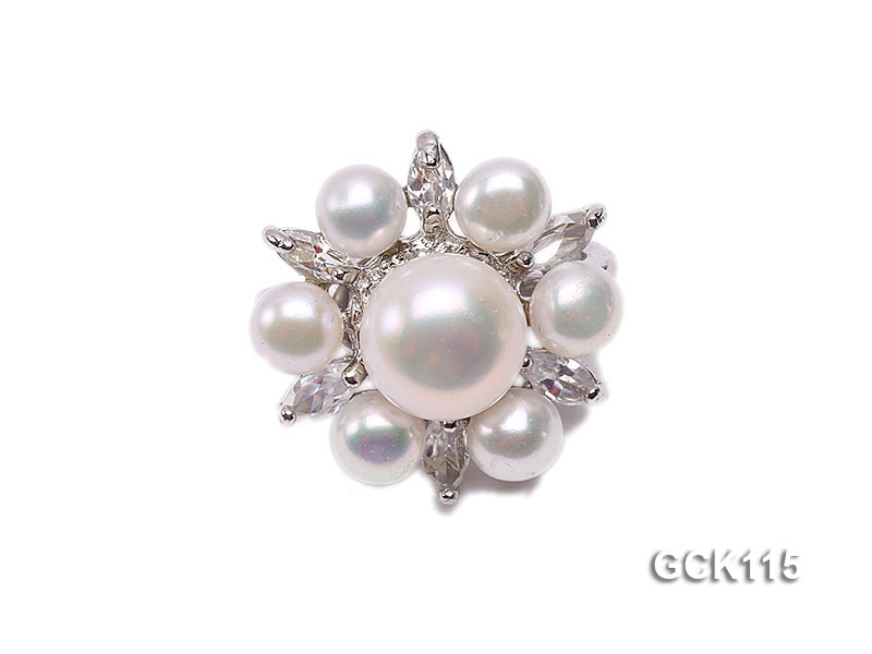 25mm Flower-shaped Gilded Magnetic Clasp with 6-10mm White Pearl