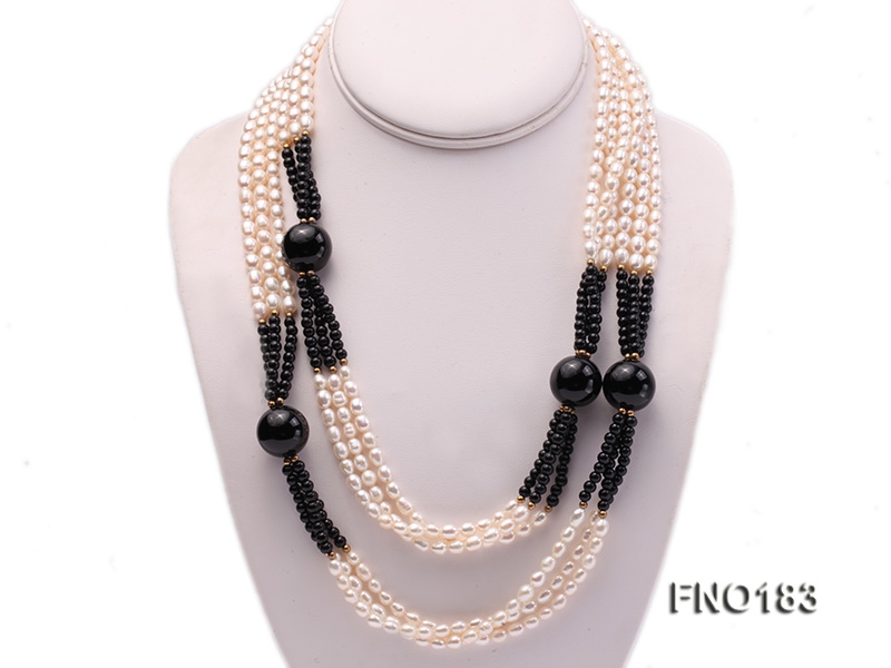 4-14mm white oval freshwater pearl and black round agate necklace