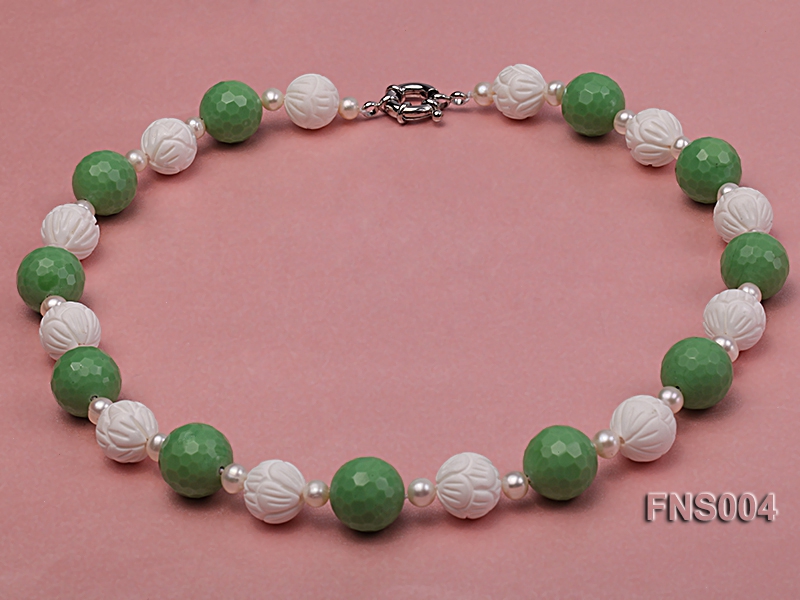 natural 7-9mm white round freshwater pearl with green turquoise and natural tridaonidae necklace