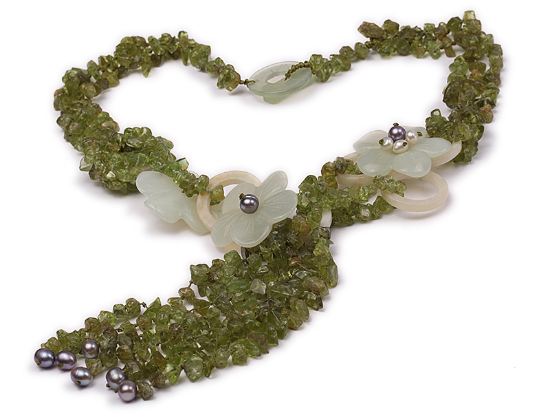 Fashionable Peridot Chip Aventurine and Pearl Necklace