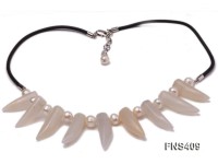 natural 8-9mm white round freshwater pearl with white tooth-shaped agate necklace