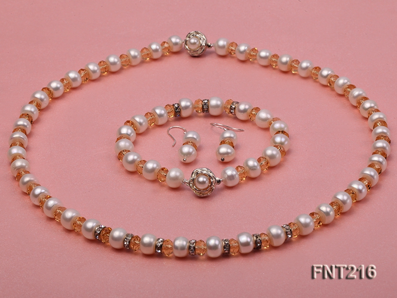 White Freshwater Pearl, Crystal Beads and Zircons Necklace, Bracelet and Stud Earrings Set