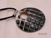 60mm Disc-shaped Black Shell Pendant with Argent Gilded Metal Holder