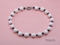 Round White Tridacna Beads and Black Agate Beads Necklace