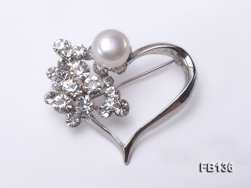 Heart-shaped Gold Plated Brooch with Freshwater Pearl and Shining Rhinestone Beads