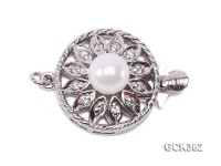 16mm Flower-shaped 18K Gold-plated Cupronickel Clasp Inlaid with White Pearl