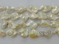 Wholesale Large-size 25x30mm White Baroque Pearl String
