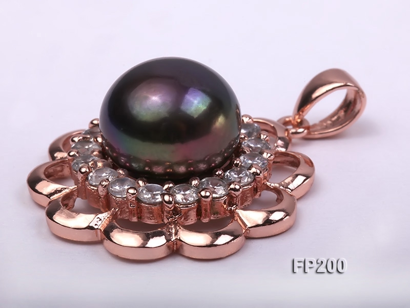 13.5mm Black Round Freshwater Pearl Pendant with a Gilded Silver Pendant Bail