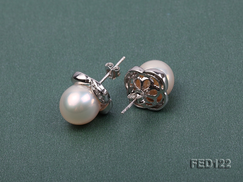 10.5mm White Round Freshwater Pearl Earring