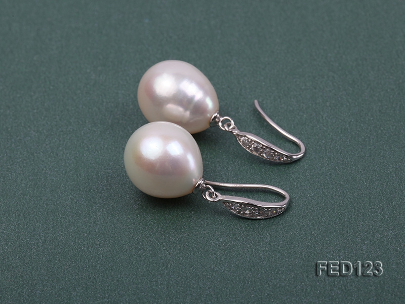 12×13.5mm White Drop-shaped Freshwater Pearl Earring