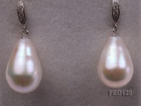 13.6x20mm White Drop-shaped Freshwater Pearl Earring