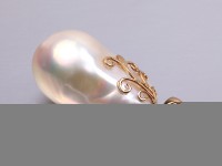 22x30mm Top-grade Baroque Freshwater Pearl Pendant with an 18k Gold Pendant Bail