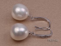 13.5x16mm White Drop-shaped Freshwater Pearl Earring