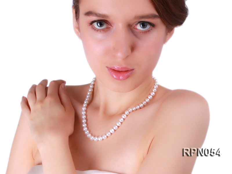 6.5-7mm AAA-grade Classic White Round Freshwater Pearl Necklace