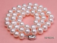 9-10mm AA-grade Classic White Round Freshwater Pearl Necklace