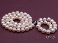 9mm AA-grade round freshwater pearl necklace