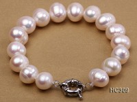 11-12mm white round freshwater pearl bracelet