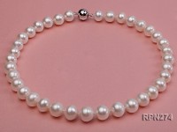 12-13mm A white round freshwater pearl necklace