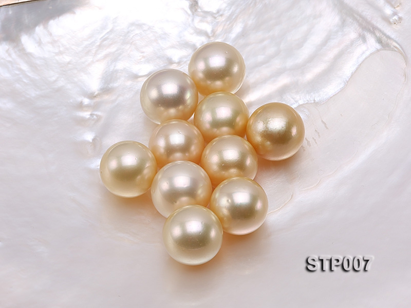 South Sea Pearl—AAA-grade 16-17mm Round Golden South Sea Pearl