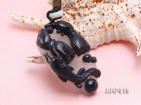 81x49x26mm Exquisitely Carved Natural Agate Hand Piece in Fish Shape