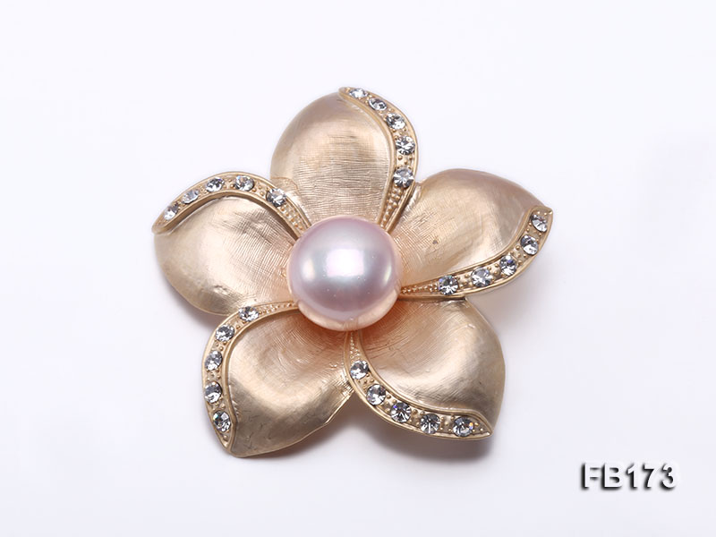 Flower-shaped 13mm White Near Round Freshwater Pearl Brooch