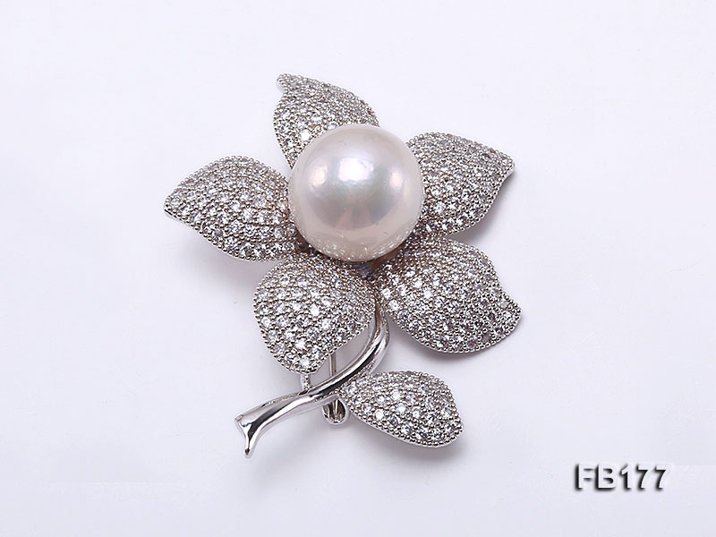 Flower-style 15mm White Round Edison Pearl Brooch