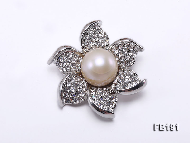Flower-like 14.5mm White Round Edison Pearl Brooch