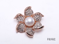 Flower-style 12mm White Round Edison Pearl Brooch