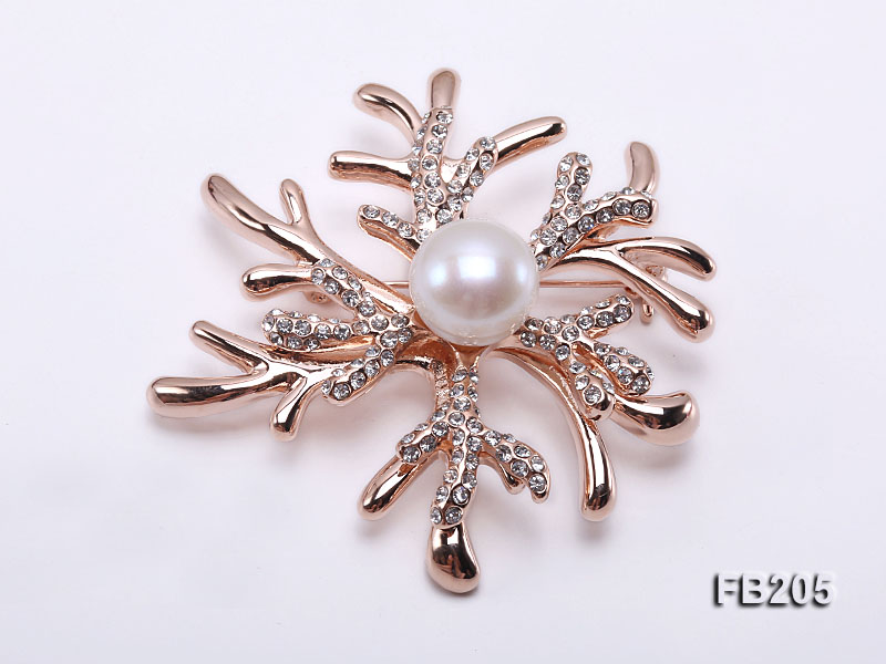 Snowflake-style 13mm White Near Round Freshwater Pearl Brooch