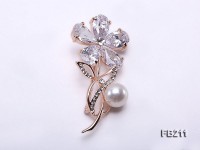 Flower-shaped 10.5mm White Near Round Freshwater Pearl Brooch