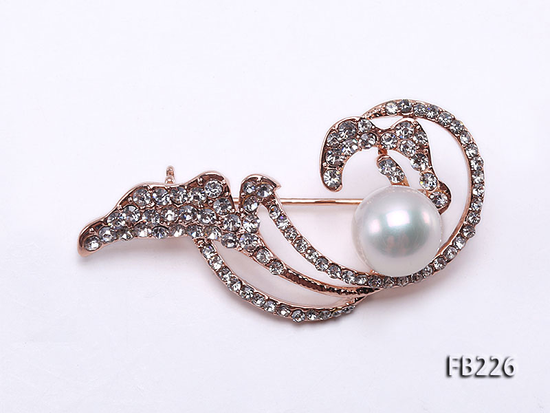 10mm White Near Round Freshwater Pearl Brooch