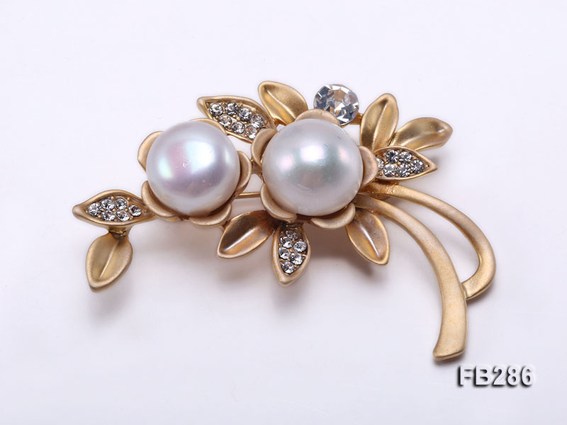 12&13.5mm White Freshwater Pearl Brooch