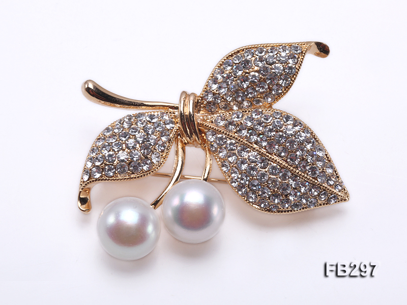 Cherry-style 10.5-11mm White Freshwater Pearl Brooch