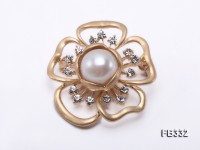 Flower-style 13.5mm White Freshwater Pearl Brooch