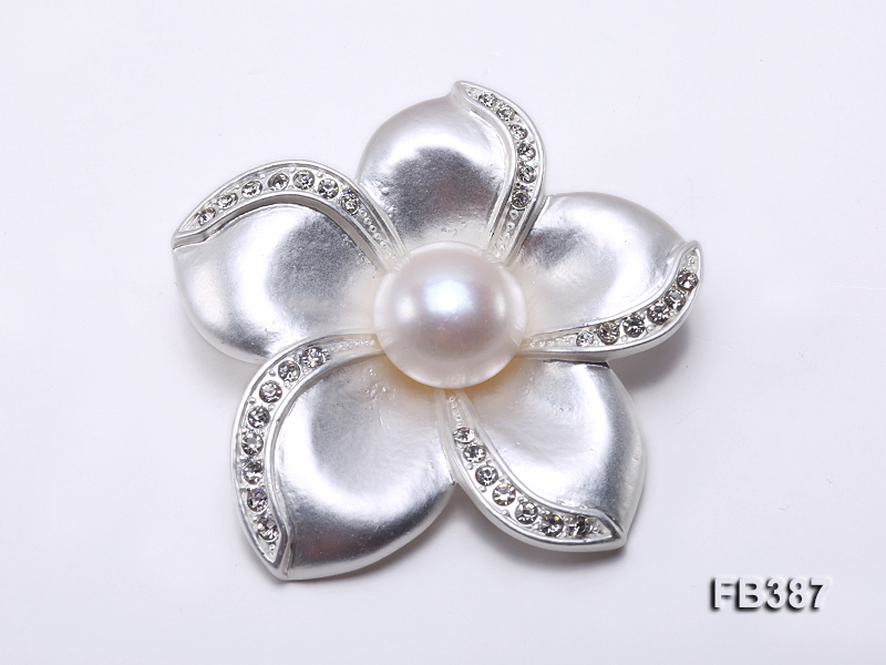 11.5mm White Freshwater Pearl Brooch