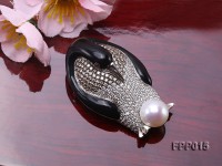 Fine Penguin-style White Freshwater Pearl Pendant/Brooch with Black Agate
