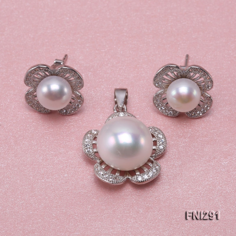 8-12mm White Freshwater Pearl Pendant and Earrings Set