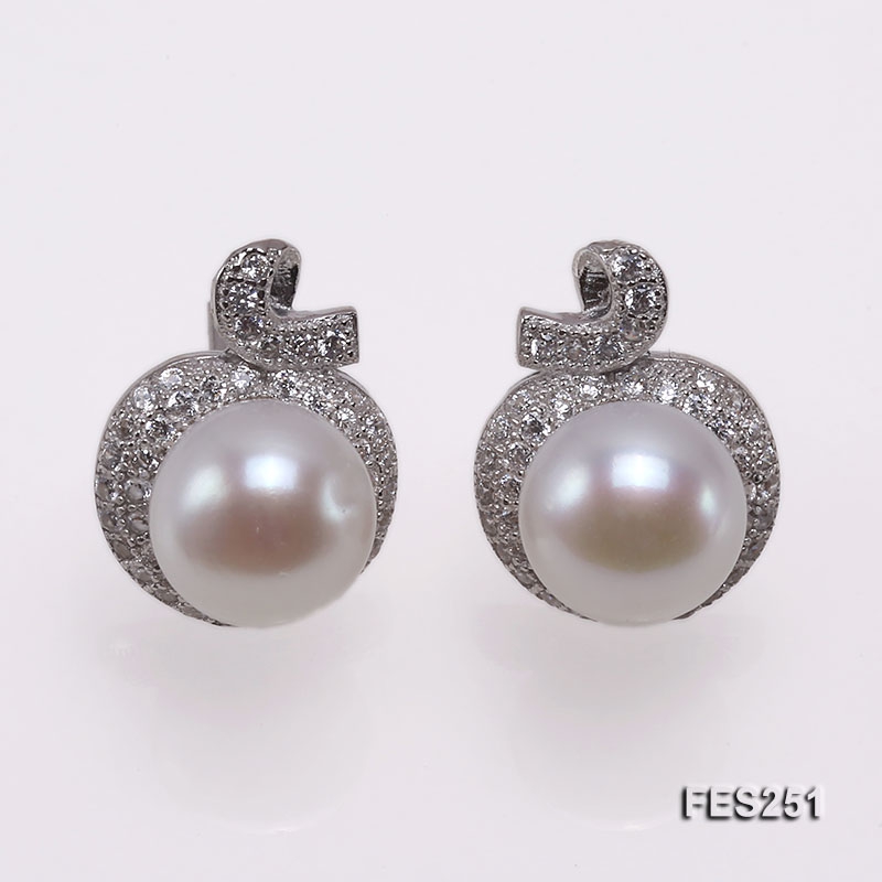 7.5mm White Flatly Round Freshwater Pearl Stud Earrings