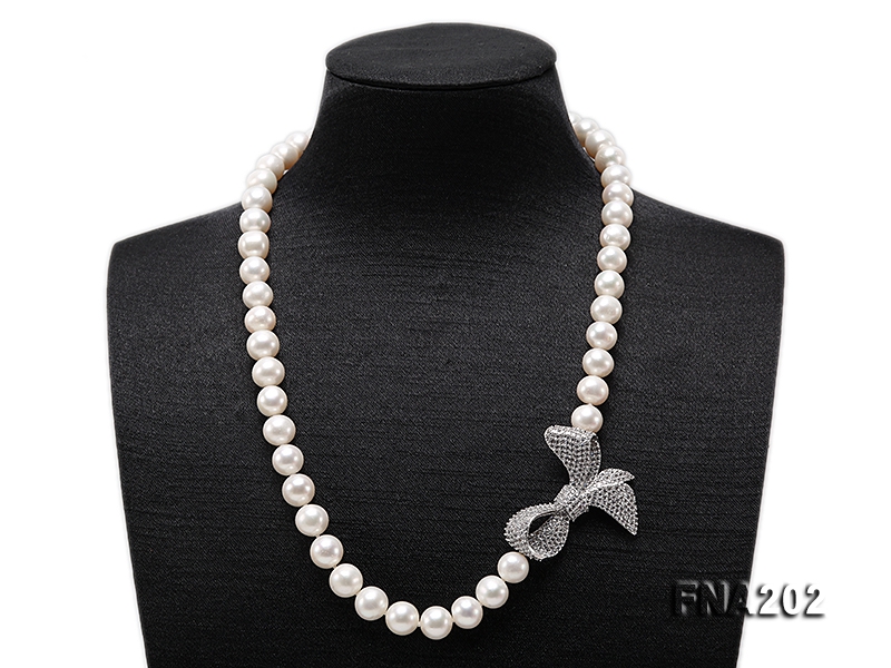 9-10mm White Round Freshwater Pearl Necklace
