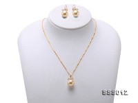 10.5-11mm Golden South Sea Pearl Pendant and Earrings in 18k Gold