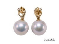 Top-grade 13mm White Edison Round Edison Pearl Earrings in 18k Gold