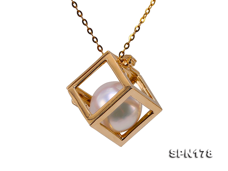 Exquisite 7.5mm Akoya Pearl Pendant in 14k Gold