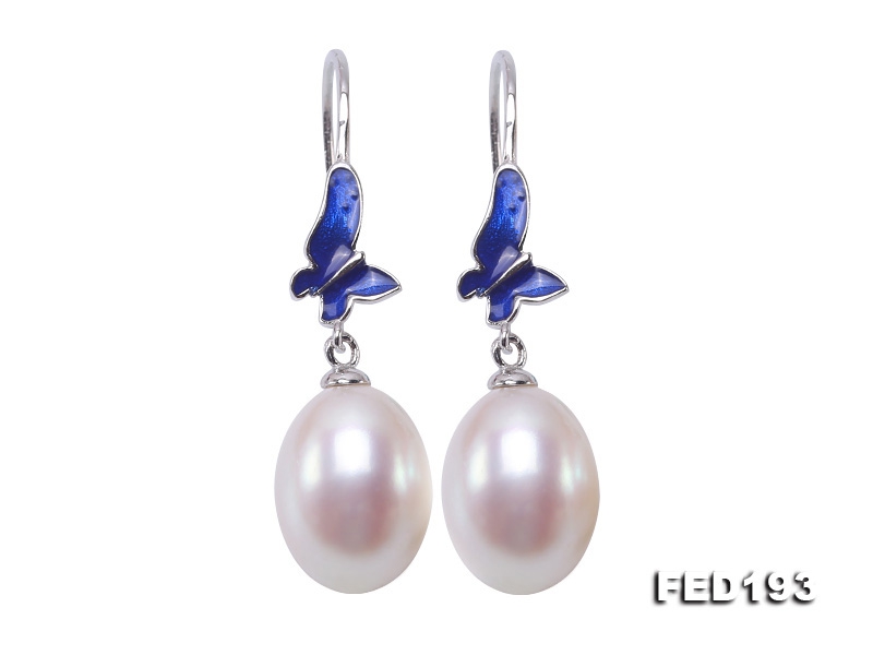 Classical 9.5×11.5mm White Oval Freshwater Pearl Earrings in Silver