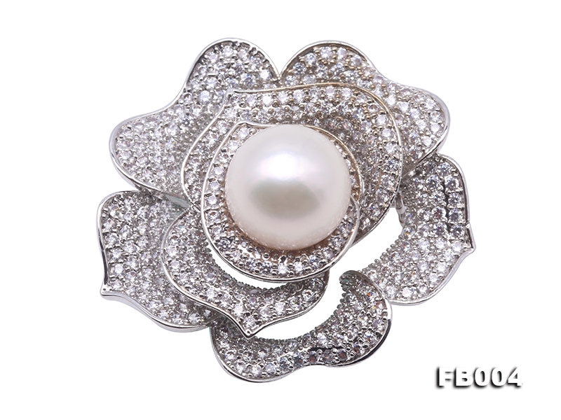 High Quality 13mm White Pearl Rose Brooch