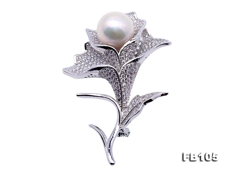 Lovely Rose-shaped 14.5mm White Round Pearl Brooch