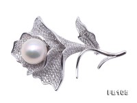 Lovely Rose-shaped 14.5mm White Round Pearl Brooch