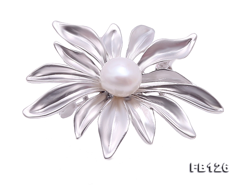 Elegant Flower-shape 9.3mm Freshwater Pearl Brooch