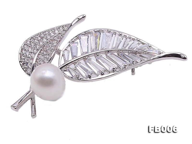 Exquisite Leaf-shape 10mm Freshwater Pearl Brooch
